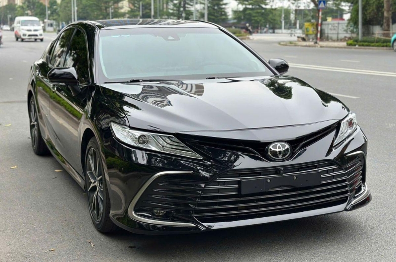 Toyota Camry 2022 lăn bánh 24.000 km lên sàn xe cũ với giá khó tin