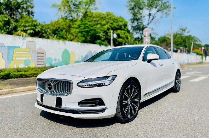 Ngỡ ngàng giá bán lại của xe sang Volvo S90 LWB 2022 sau 2 năm lăn bánh