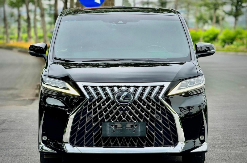 Sau 4 năm sử dụng, Lexus LM 300h 2020 lên sàn xe cũ với giá ngỡ ngàng