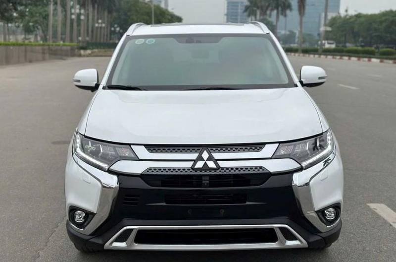 Bất ngờ giá bán lại của Mitsubishi Outlander 2020 sau 4 năm lăn bánh