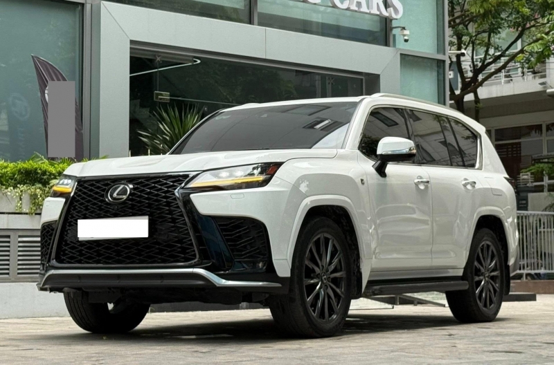 Lăn bánh 1 năm, SUV hạng sang Lexus LX 600 F Sport 2023 bán lại với giá thế nào?