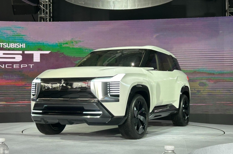 Cận cảnh Mitsubishi DST Concept - SUV 7 chỗ hứa hẹn 'gây bão' cuối năm 2025