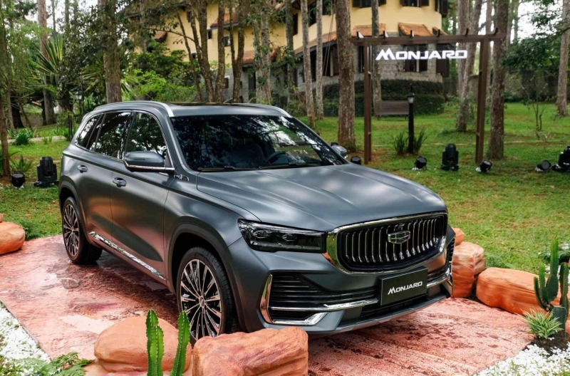 Geely Monjaro chốt giá từ 1,099 tỷ đồng tại Việt Nam, có cả bản xăng và hybrid
