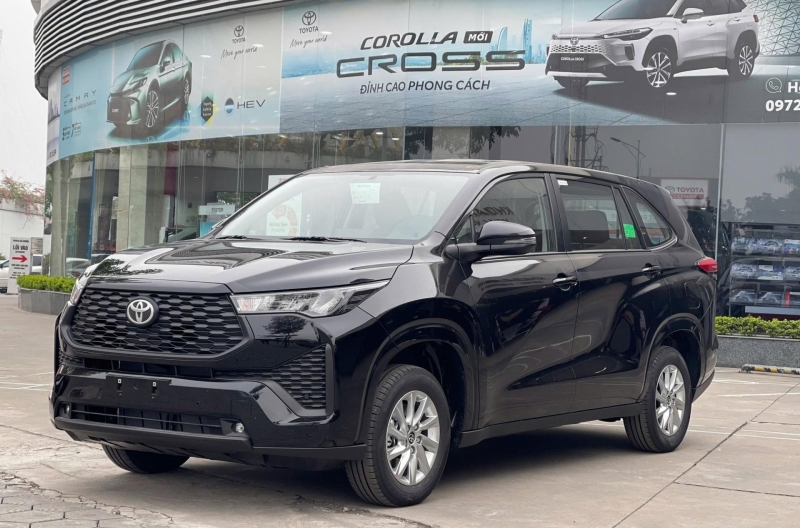 Toyota Innova Cross 2.0G ra mắt: Bản tiêu chuẩn giá 730 triệu đồng, cắt trang bị nhưng giữ hiệu năng