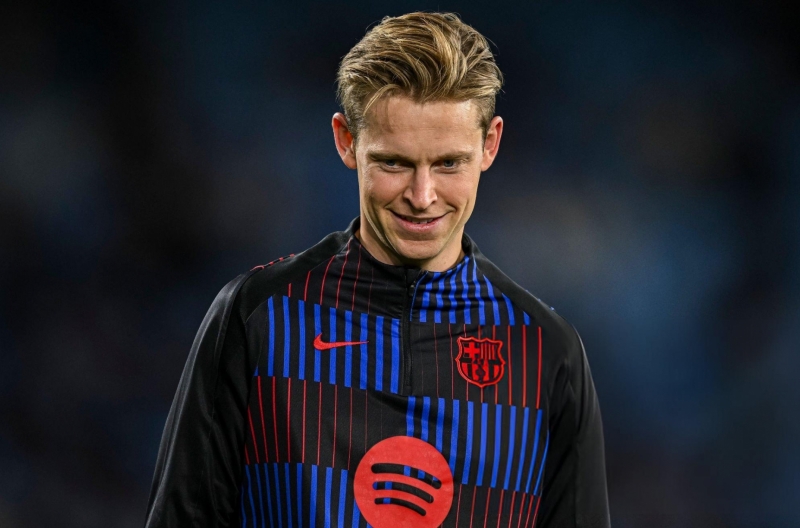 Barca lên kế hoạch bán De Jong với giá 'như cho'