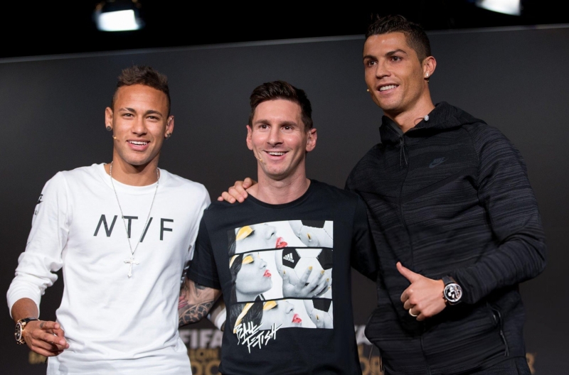 Mặc kệ Messi, Neymar bất ngờ 'về phe' Ronaldo