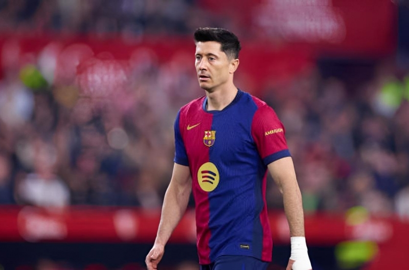 Lewandowski có động thái mới tại Barca