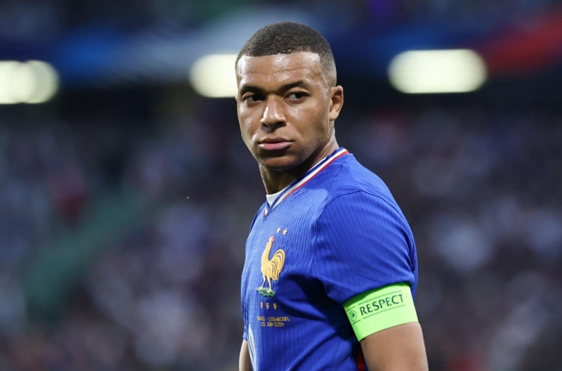 CHÍNH THỨC: Mbappe tái xuất tuyển Pháp sau 6 tháng