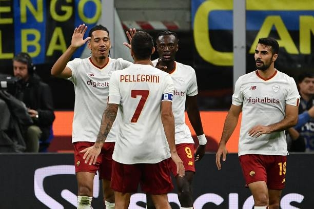 Người cũ MU rực sáng, Roma nhấn chìm Inter ngay tại thánh địa San Siro