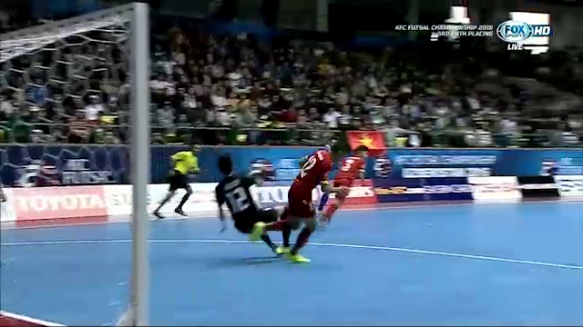 VIDEO: Tình huống thổi pen hy hữu chỉ có ở Futsal
