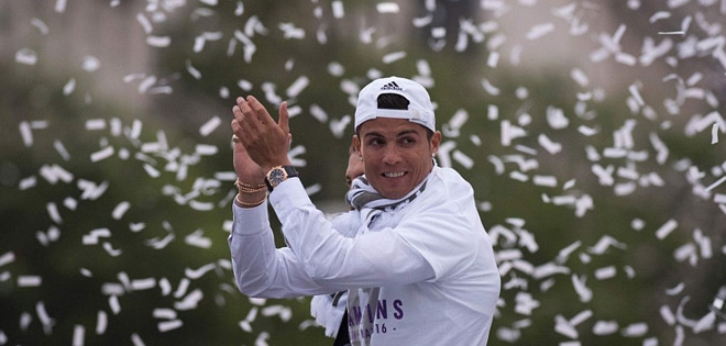 Real Madrid và biển người ăn mừng chức vô địch Champions League