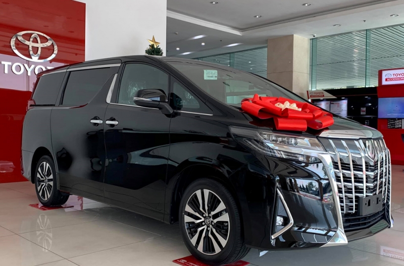 Toyota Alphard: Giá lăn bánh 2023, TSKT & đánh giá chi tiết