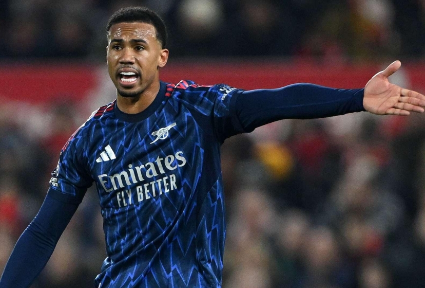 CĐV phẫn nộ khi cầu thủ Arsenal thoát thẻ đỏ