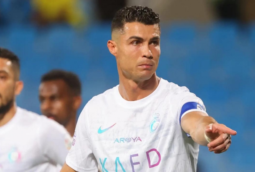 Ronaldo mờ nhạt, Al Nassr thoát thua nhờ bàn thắng phút bù giờ