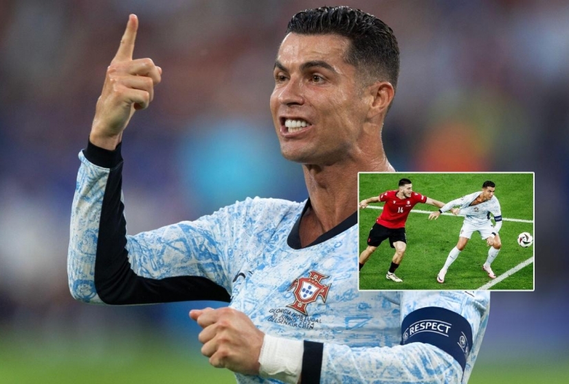 Ronaldo bị cười chê sau pha bị kéo áo trong vòng cấm