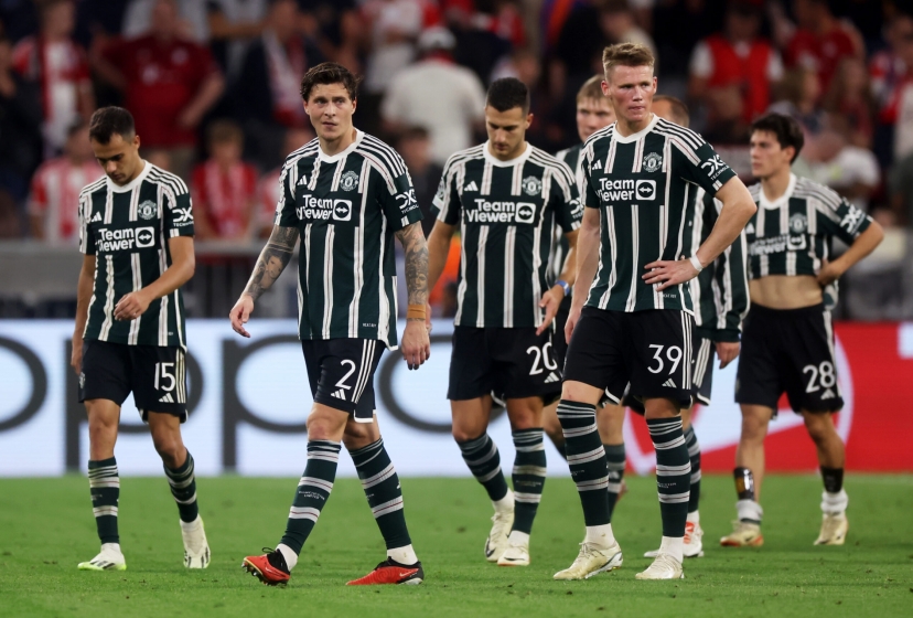 Fan MU giận dữ khi cầu thủ đi bộ sau khi để mất bóng trước Bayern