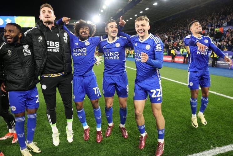 Leicester sẽ nhận được bao nhiêu tiền sau khi lên hạng?