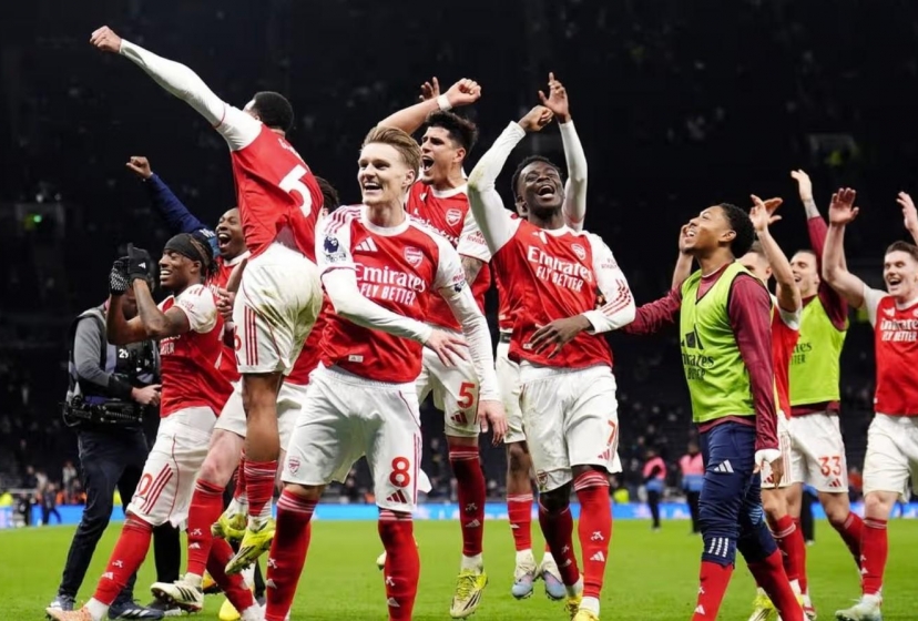 Arsenal chính thức đi vào lịch sử Ngoại hạng Anh