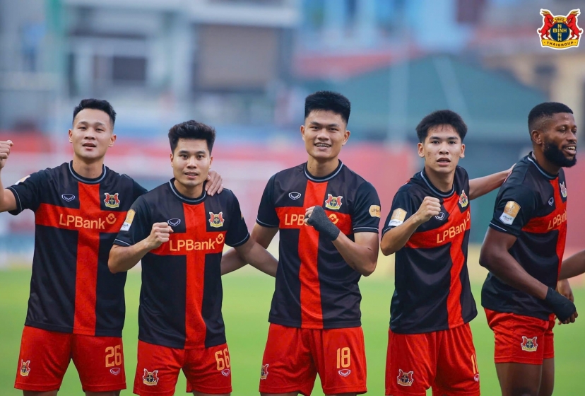 Hoàng Đức tỏa sáng, Ninh Bình đè bẹp Viettel giành vé chung kết