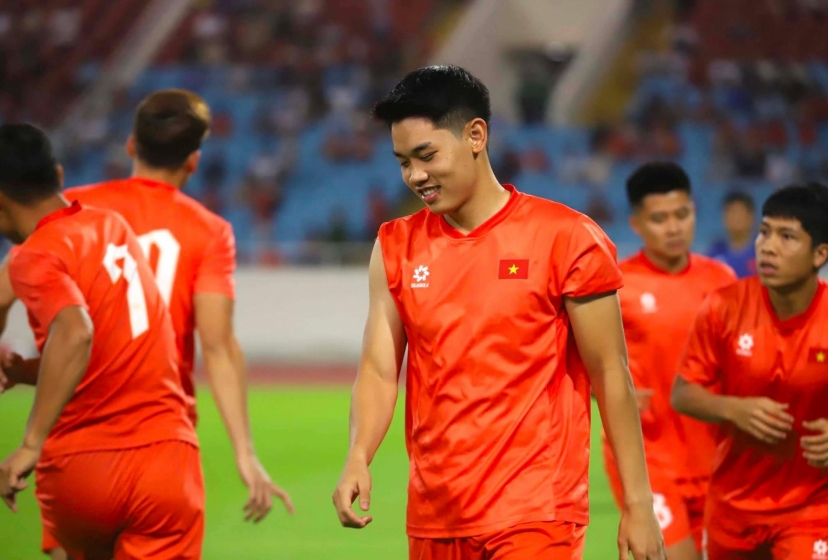 Trực tiếp Việt Nam vs Campuchia: Xuân Son, Tài Lộc dự bị