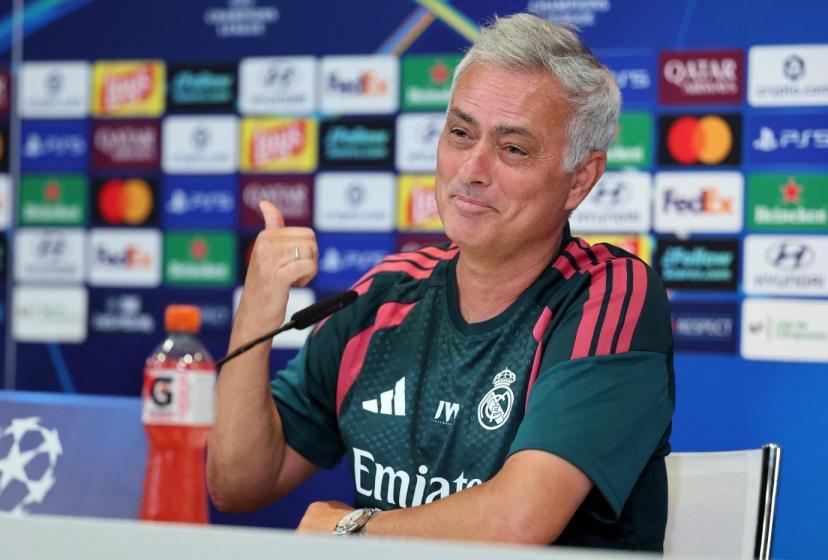 Mourinho dạy cho Hansi Flick bài học nhớ đời tại Camp Nou