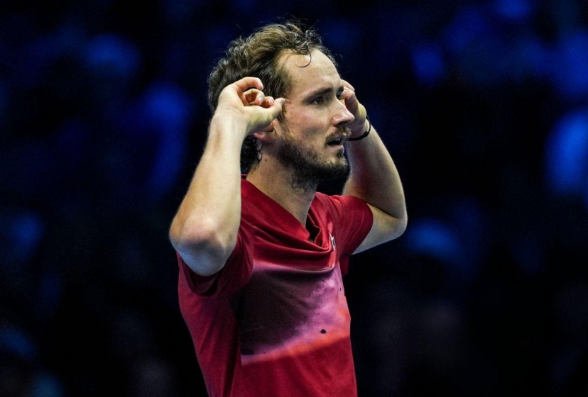 Kết quả tennis 12/11: Medvedev có thắng lợi đầu tay ở ATP Finals