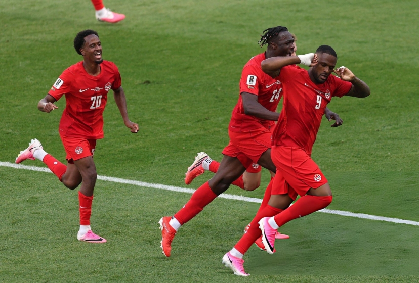 Hòa hú vía trận ra quân World Cup, CĐV Canada phản ứng mạnh mẽ