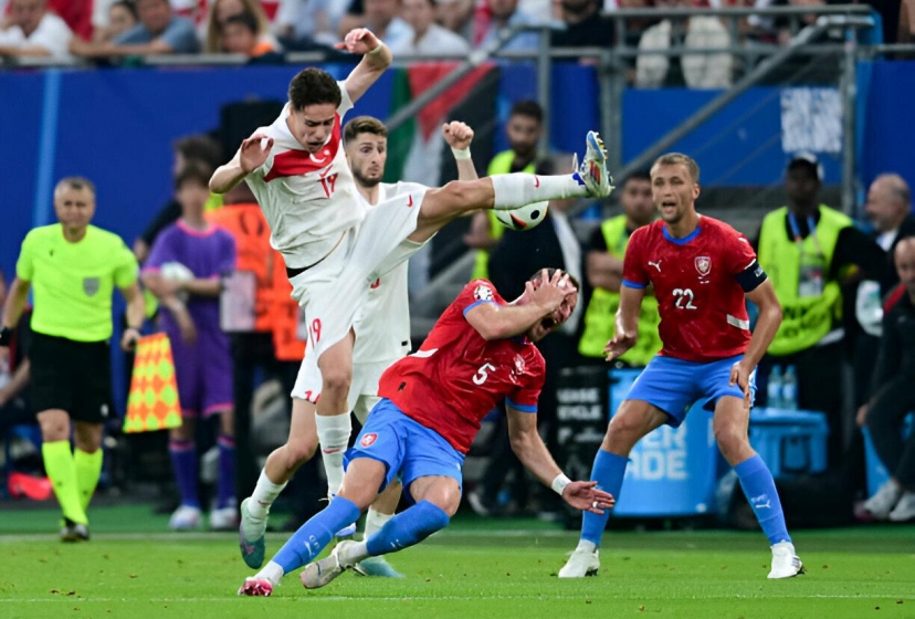 Trực tiếp CH Séc 1-1 Thổ Nhĩ Kỳ: Trừng phạt sai lầm