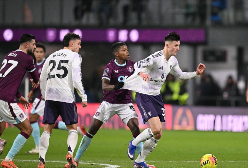 Sesko lập cú đúp, MU vẫn mất điểm trước đội đứng thứ 19