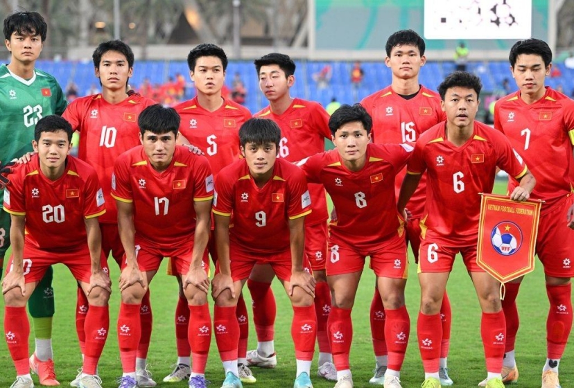 HLV Kim Sang Sik đồng loạt nhận tin buồn từ 3 trụ cột U23 Việt Nam