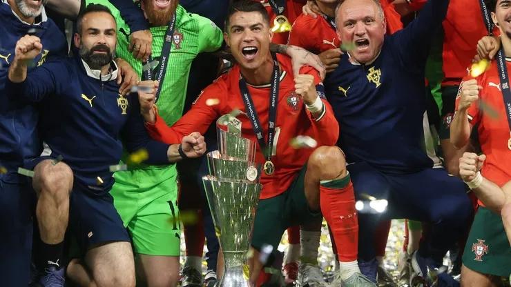 Không đá cho Bồ Đào Nha, Ronaldo vẫn nhận vinh dự đặc biệt trước World Cup