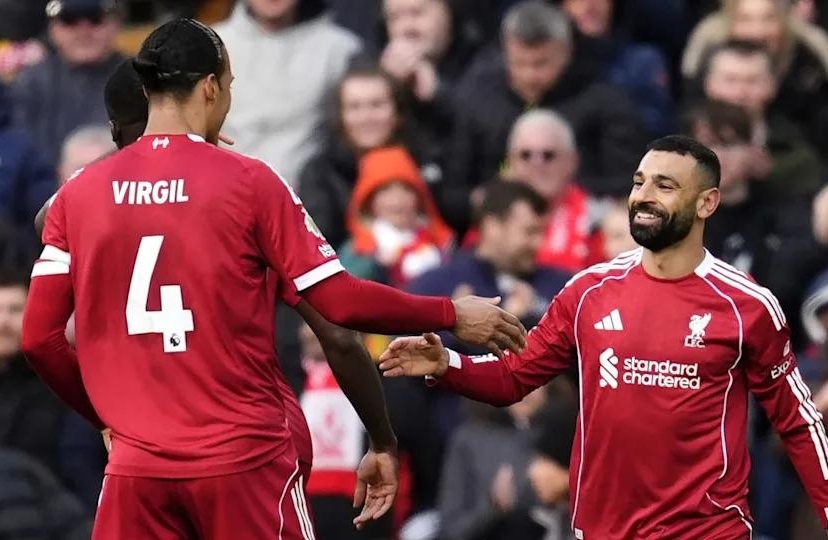 Salah rực sáng, Liverpool áp sát MU trên bảng xếp hạng