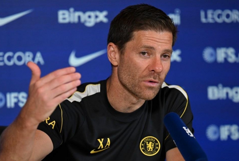 HLV Xabi Alonso bất lực: 'Chelsea cần phải học hỏi Arsenal rất nhiều'
