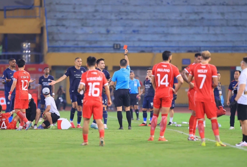 Trực tiếp Viettel 0-0 CAHN: Thẻ đỏ trực tiếp