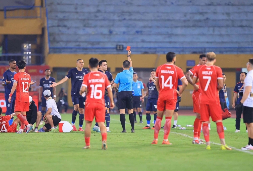 V.League cực căng thẳng ngay đầu mùa, 6 thẻ đỏ sau hai vòng