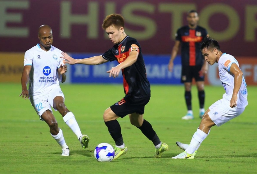 Trực tiếp Nam Định 1-2 Ninh Bình: Hết hiệp 1