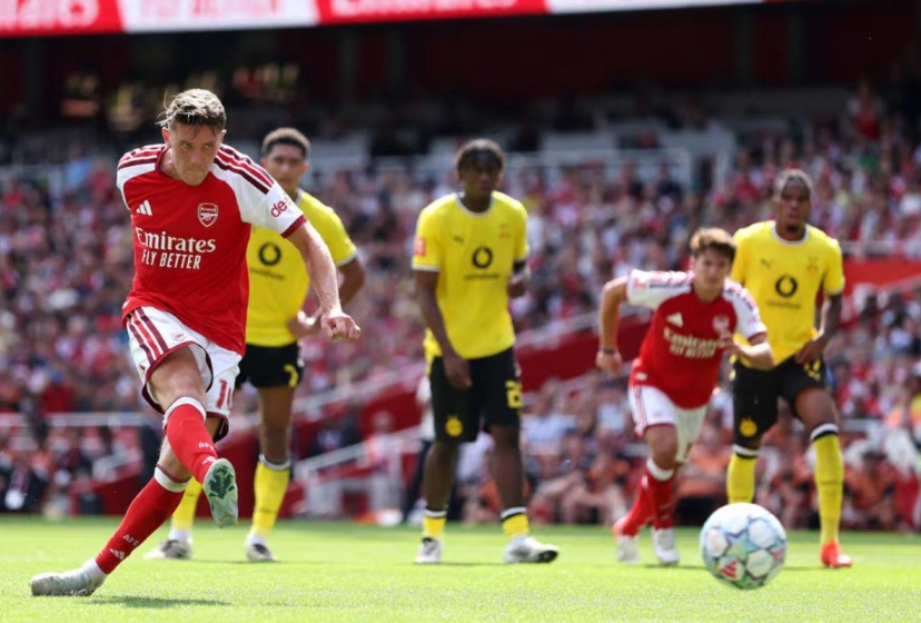 Arsenal gục ngã trước Dortmund sau màn rượt đuổi kịch tính tại Emirates Cup