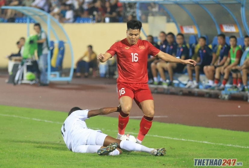 NÓNG: Hậu vệ phải số 1 ĐT Việt Nam tạo thương vụ bom tấn
