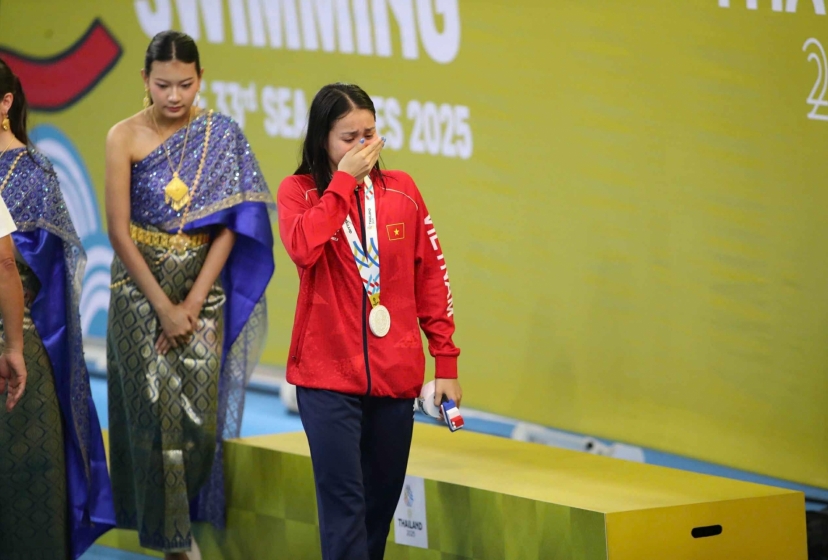 'Tiểu tiên cá' Mỹ Tiên lên tiếng sau khoảnh khắc rơi lệ gây sốt