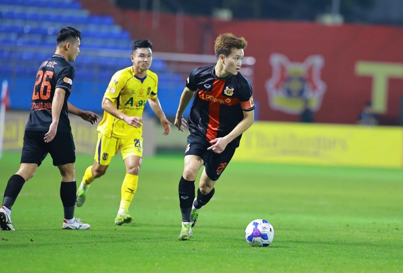 Trực tiếp bóng đá SLNA 0-0 Ninh Bình: Thế trận cởi mở