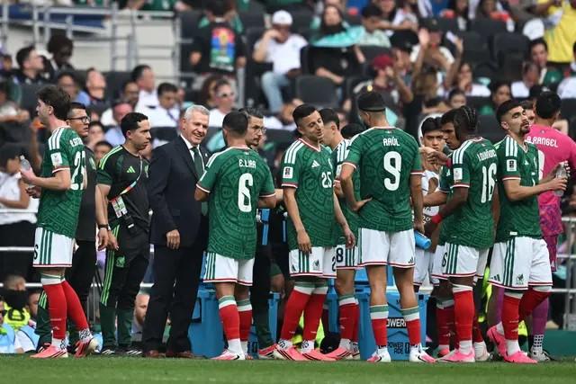 NÓNG: Luật của FIFA bị vi phạm nghiêm trọng ngay trận khai mạc World Cup