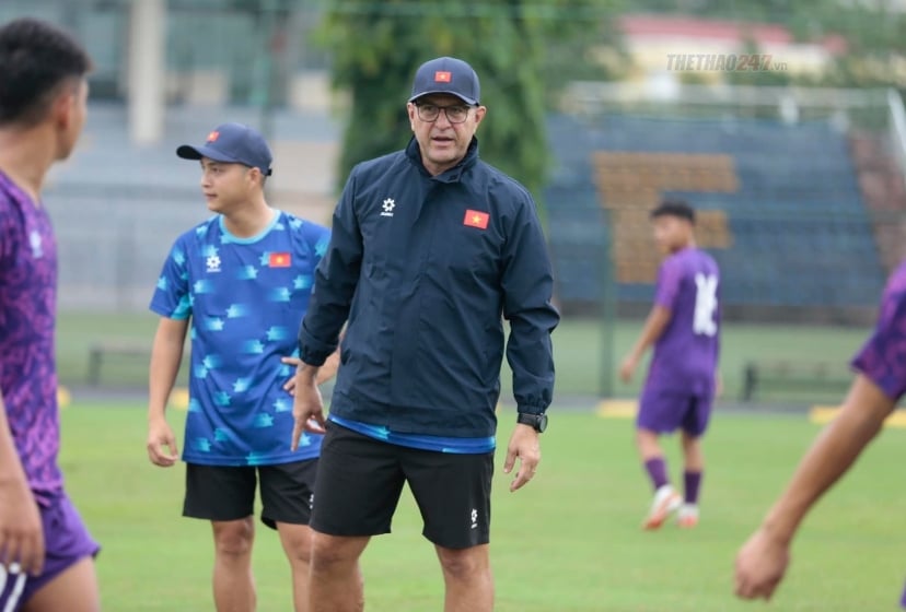 HLV Roland: 'U16 Việt Nam đủ trình độ để giành chiến thắng'