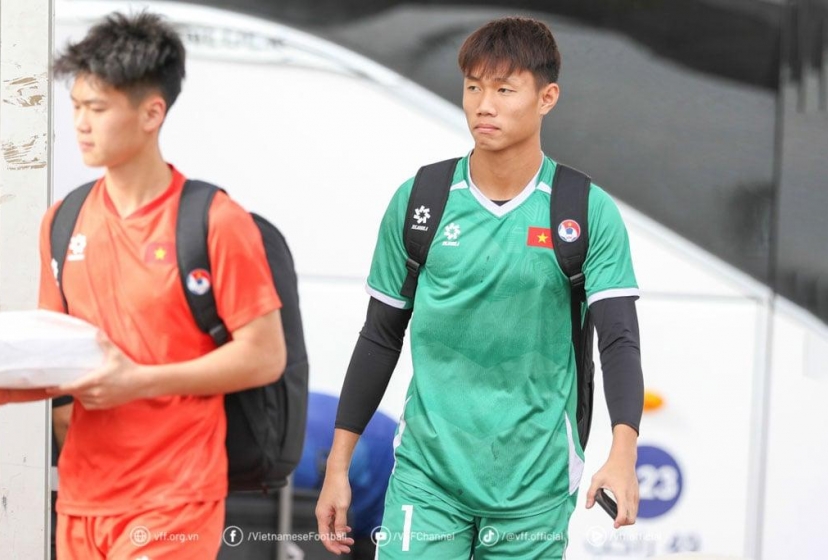 18 cầu thủ Việt Nam sang Brazil