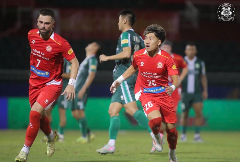 Việt kiều Khoa Ngô tiết lộ khi được Tiến Linh nhường pen: 'Anh ấy bảo tôi rằng...'