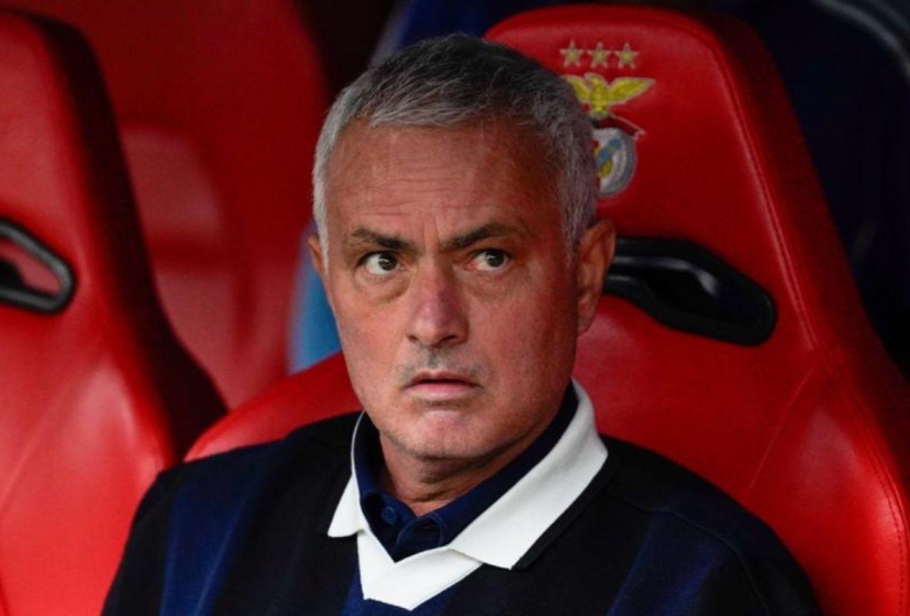 Mourinho gây sốt khi theo dõi trận Real Madrid từ nơi khó tin