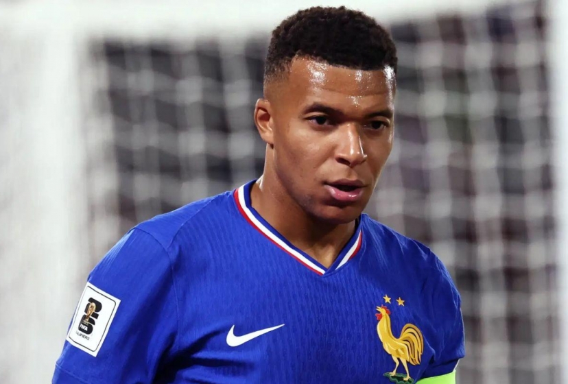 Mbappe: 'Họ gọi tôi là con khỉ sau khi sút hỏng'