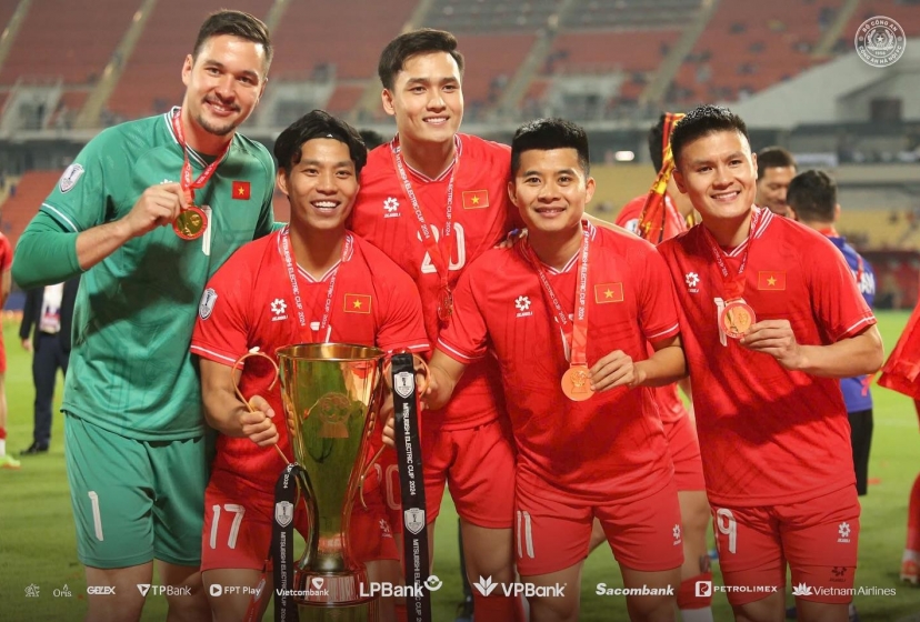 CHÍNH THỨC: Ngôi sao 1m84 của ĐT Việt Nam chốt xong tương lai