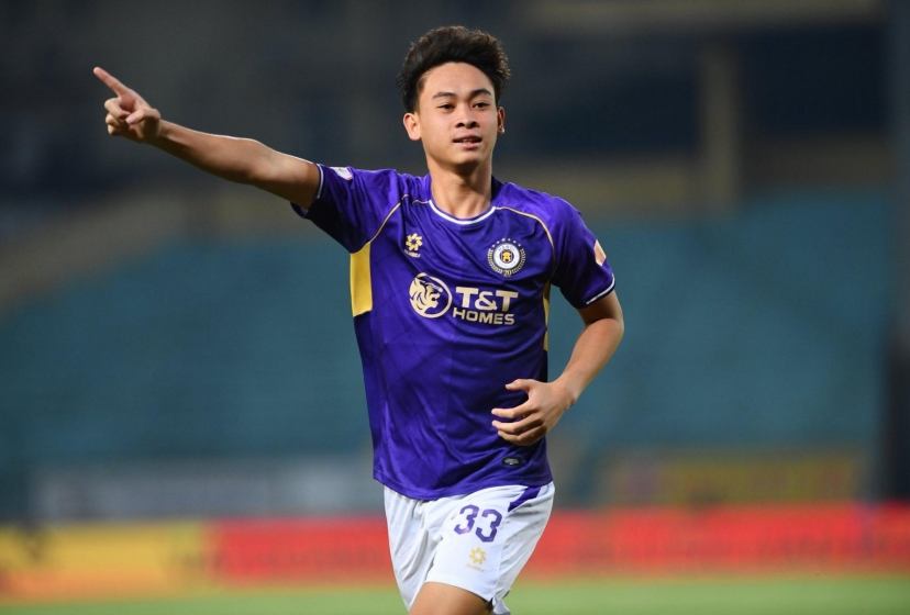 Liên tiếp lập công, trung vệ 20 tuổi cao 1m83 gây sốt V.League