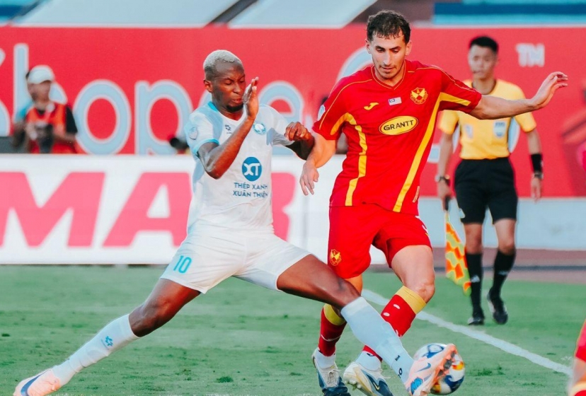 CĐV Malaysia bùng nổ cảm xúc khi thắng 4-1 Xuân Son và đồng đội