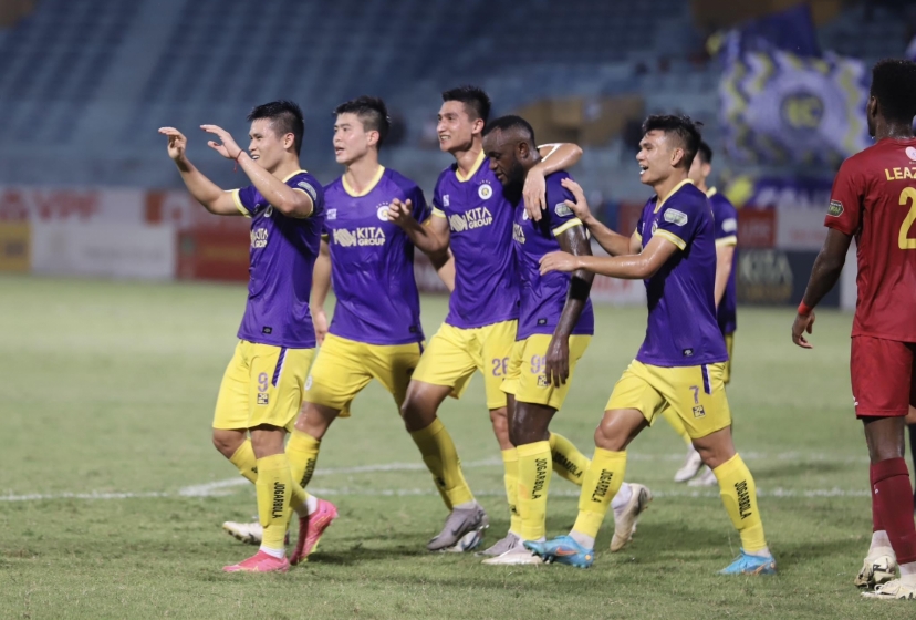 Không thể ngừng ghi bàn, Hà Nội FC thu hẹp điểm số với Nam Định trên BXH